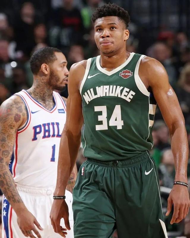 辽宁男篮CBA杯赛遭江苏大爆冷引热议！球迷不满外援刷爆官媒评论区（CBA杯赛冷门：辽宁男篮不敌江苏惹热议，球迷不满外援涌入官媒评论区）