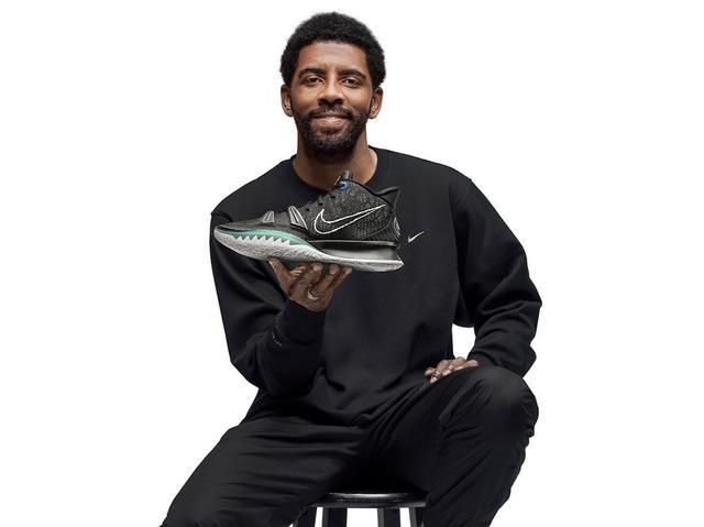 詹姆斯背身单打得分，引领球队节奏（詹姆斯背打取分，掌控比赛节奏）