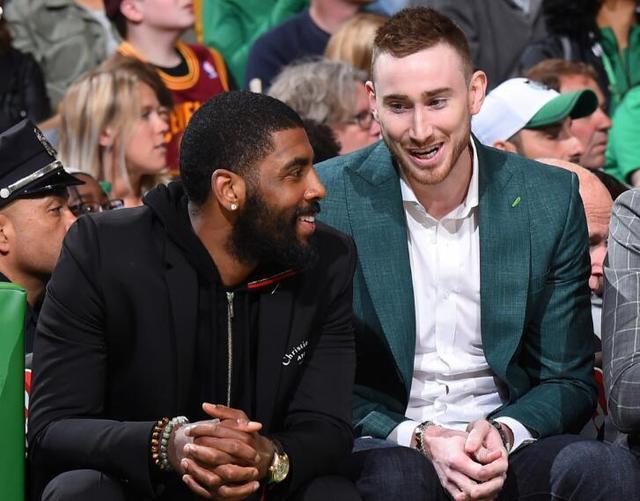 对猛龙跨季10连胜！布伦森35+6三分势不可挡 与场边球迷对喷太经典（跨季对猛龙豪取10连胜！布伦森35+6三分如雨，场边与球迷互喷成名场面）