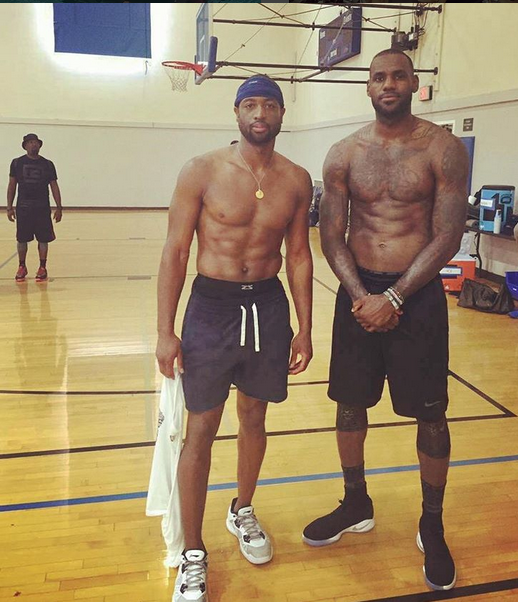 跟队记者：莱奥的问题是腹股沟炎症；米兰vs科莫可能延期进行（队记者：莱奥患腹股沟炎，米兰对科莫或将延期）