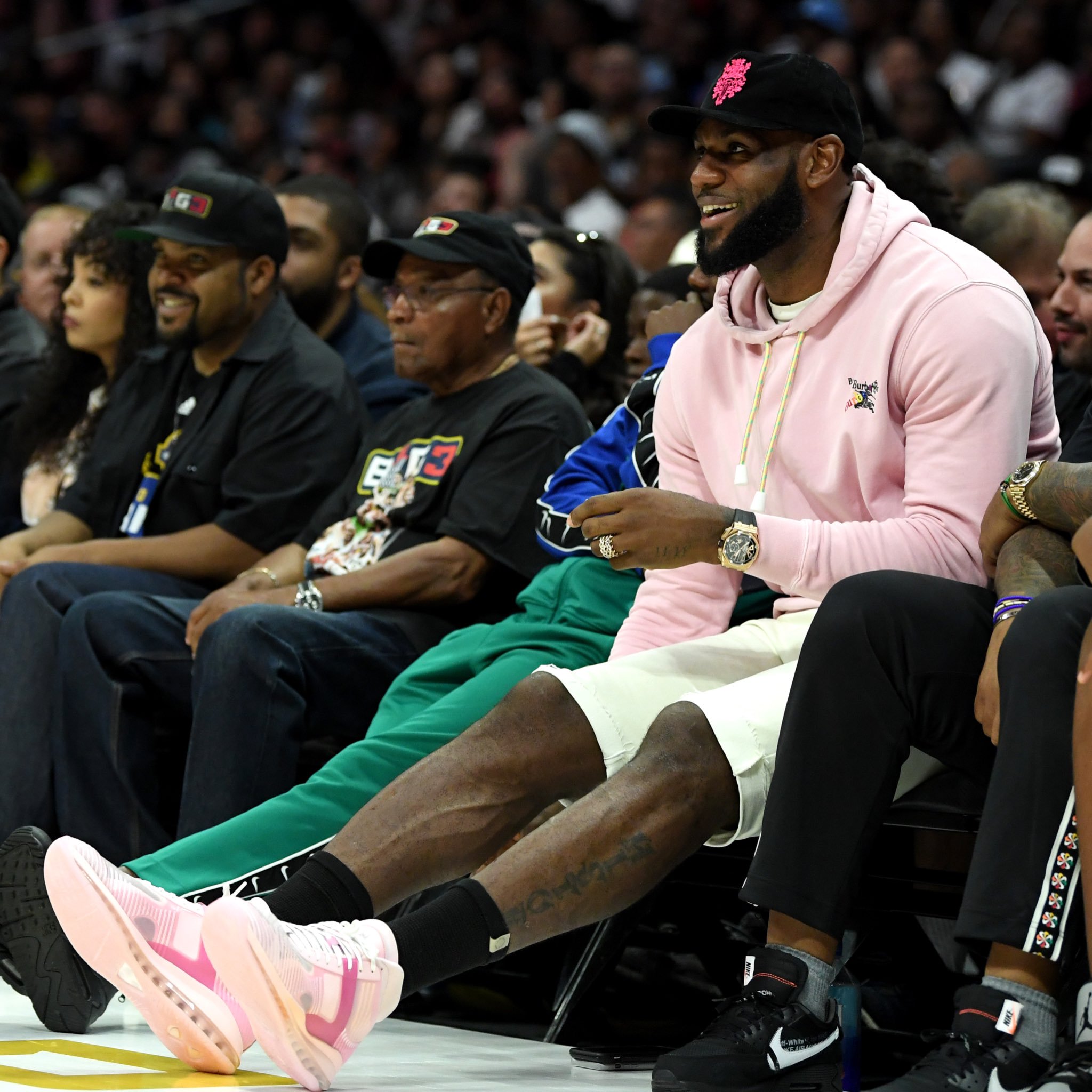 翻新太贵，维罗纳市长托马西提出把维罗纳现主场直接拆除再重建（维罗纳球场翻新成本过高，市长托马西提议拆除现有主场并重建）