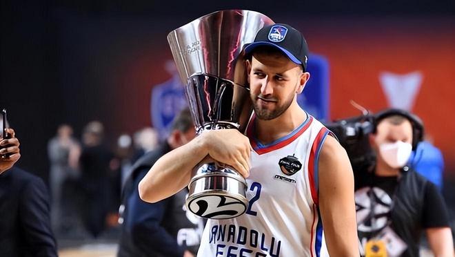 曼城与切尔西本轮积分榜争夺激烈（本轮曼城与切尔西积分榜之争白热化）