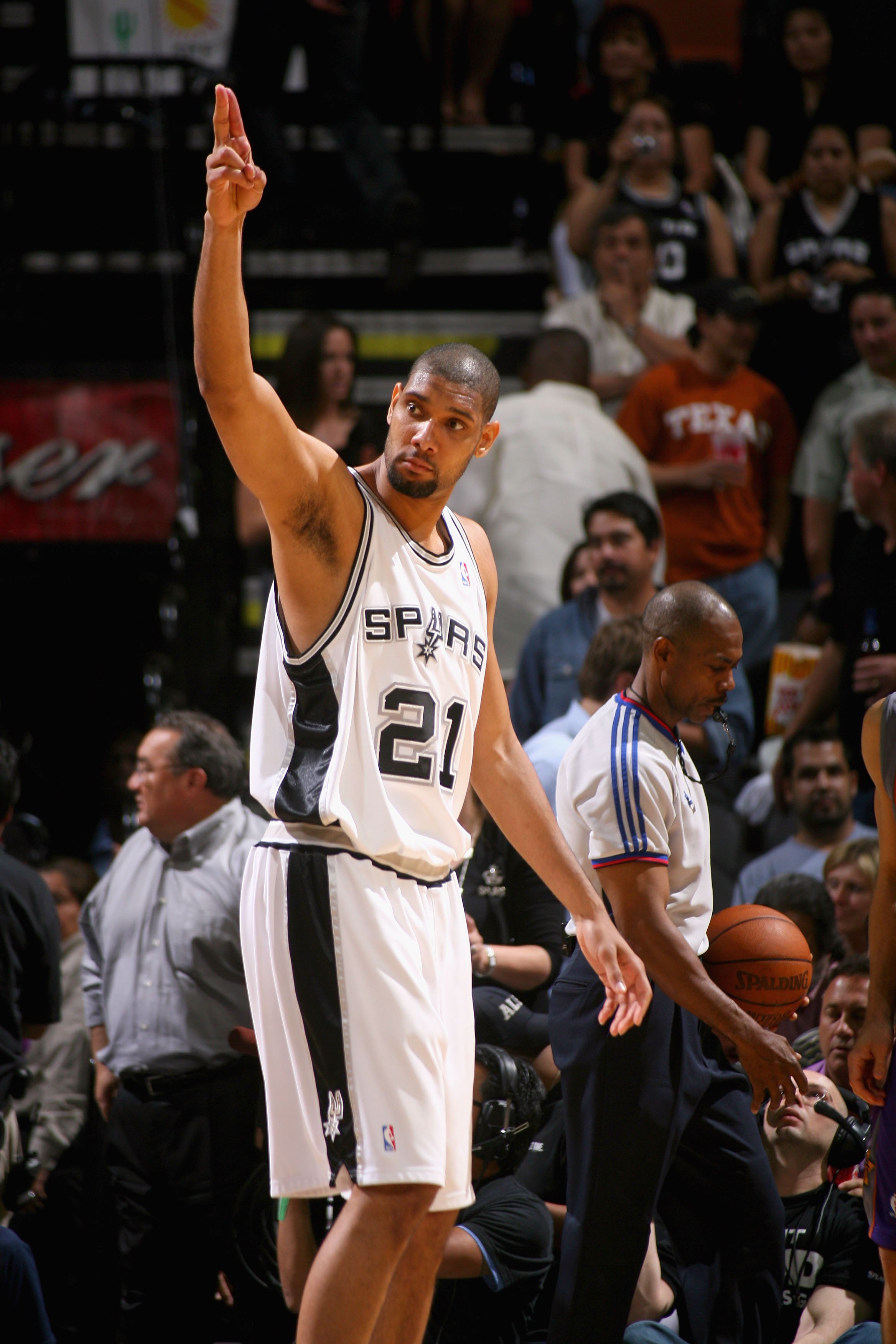 哈登：克尼佩尔投篮准得要命，黄蜂得到他是很大的收获（哈登盛赞克尼佩尔致命投射：黄蜂收获巨大）