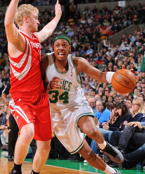 跟队：米兰与普利希奇的续约谈判搁置，可能会直接激活续约条款（跟队记者：米兰与普利希奇续约商谈暂停，或将直接启动续约选项）